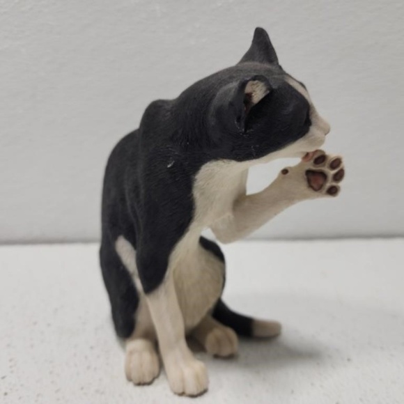 Vintage Black & White Cat Sculpture by Country Artist-Very Realistic Home Decor - Picture 3 of 9
